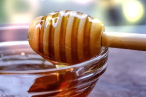 Honig ist ein altes Hausmittel bei Erkältungskrankheiten. Foto lightofwonder via Twenty20